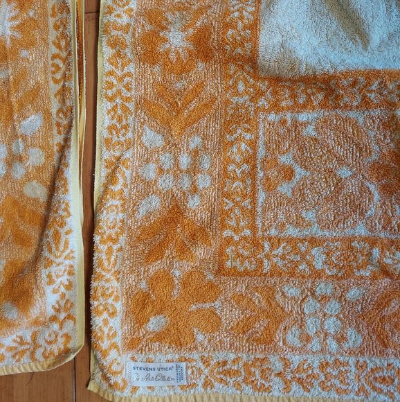 2 Steven's Utica fine arts collection bath towels - Picture 3 of 5